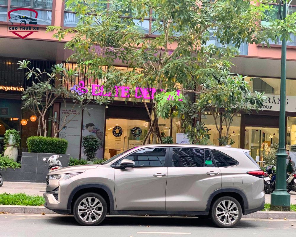Dịch vụ thuê xe đi chùa Toyota Innova 7 chỗ, đưa đón tận nơi, lịch trình linh hoạt