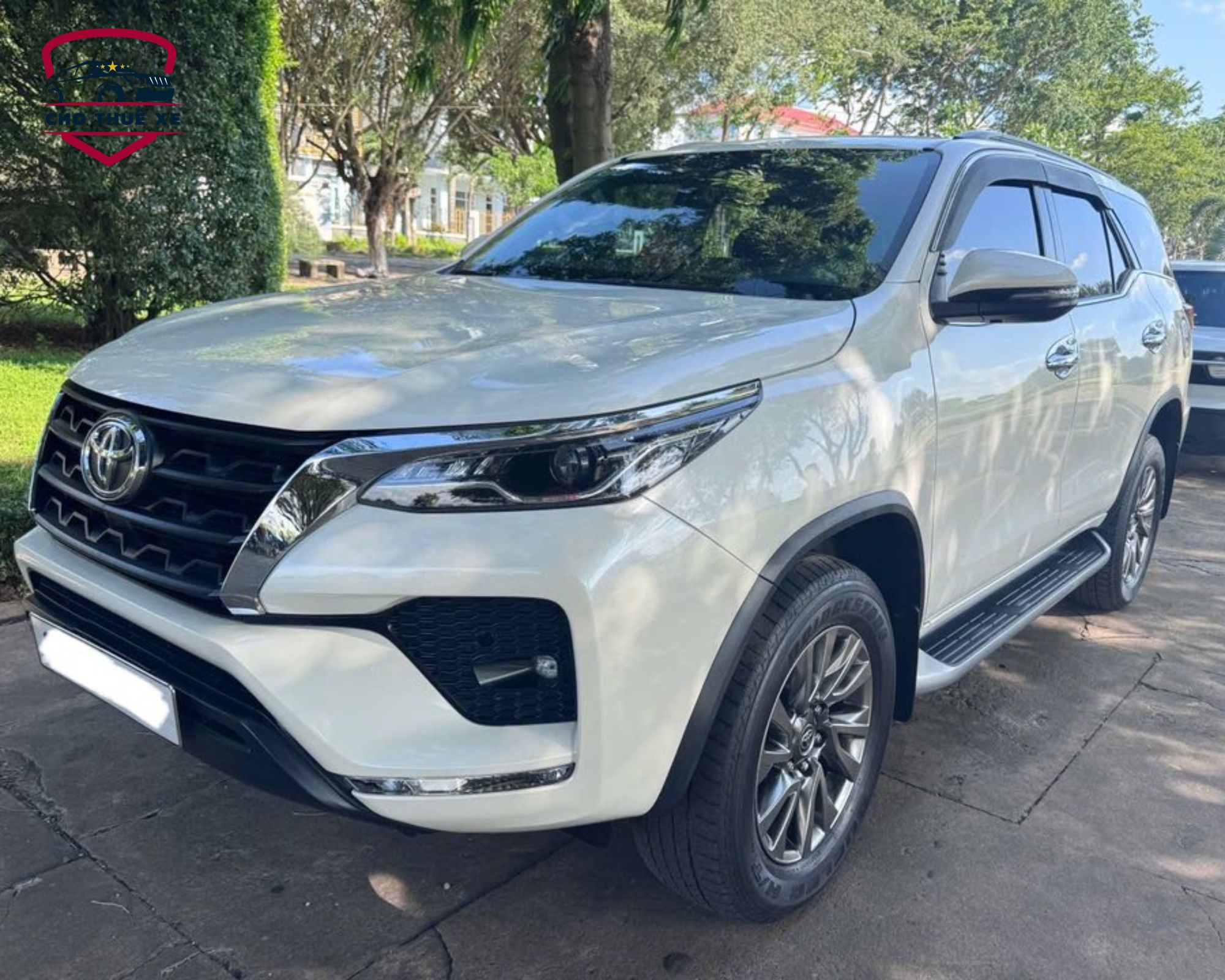 Trải nghiệm hành trình thoải mái với Toyota Fortuner 7 chỗ. Thuê xe 7 chỗ đi Châu Đốc ngay hôm nay!