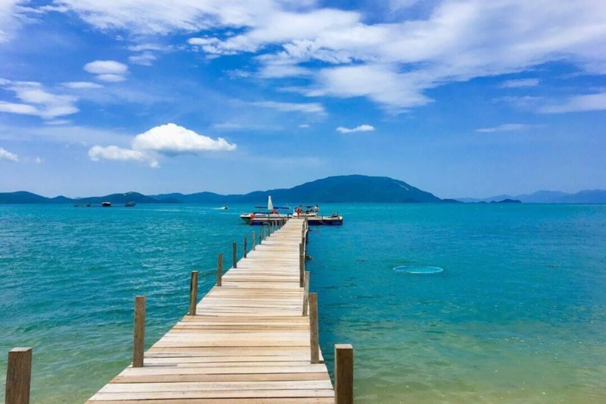 Cho thuê xe 16 chỗ đi Nha Trang tại Sài Gòn Xuân Phát, tham quan đến địa danh nổi tiếng Đảo Điệp Sơn ở Nha Trang