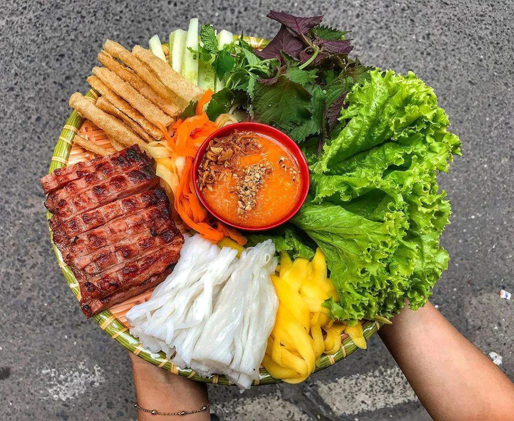 Cho thuê xe 16 chỗ đi Nha Trang tại Sài Gòn Xuân Phát, thưởng thức ẩm thực địa phương đặc sắc nem nướng nha trang