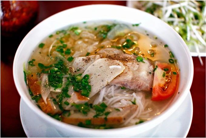 Cho thuê xe 16 chỗ đi Nha Trang tại Sài Gòn Xuân Phát, thưởng thức ẩm thực địa phương đặc sắc Bánh xèo Nha Trang