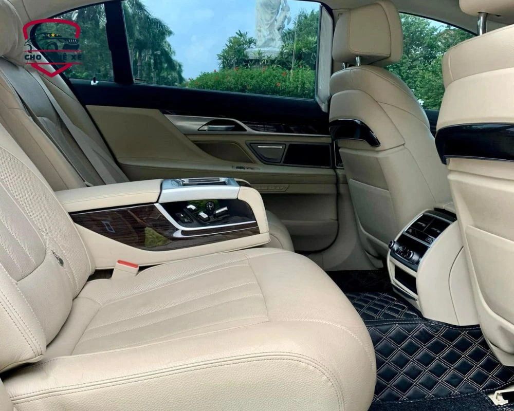 Hàng ghế sau của BMW 7 series