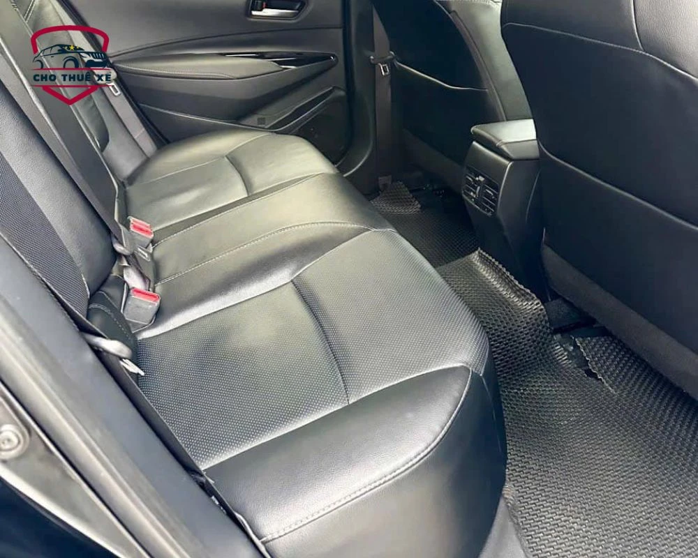 Hàng ghế sau của Toyota Corolla