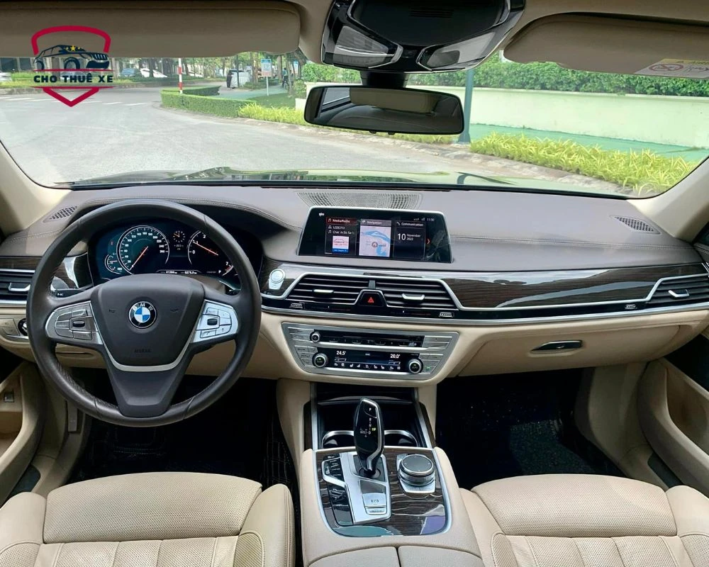 Khoang ghế lái của BMW 7 series