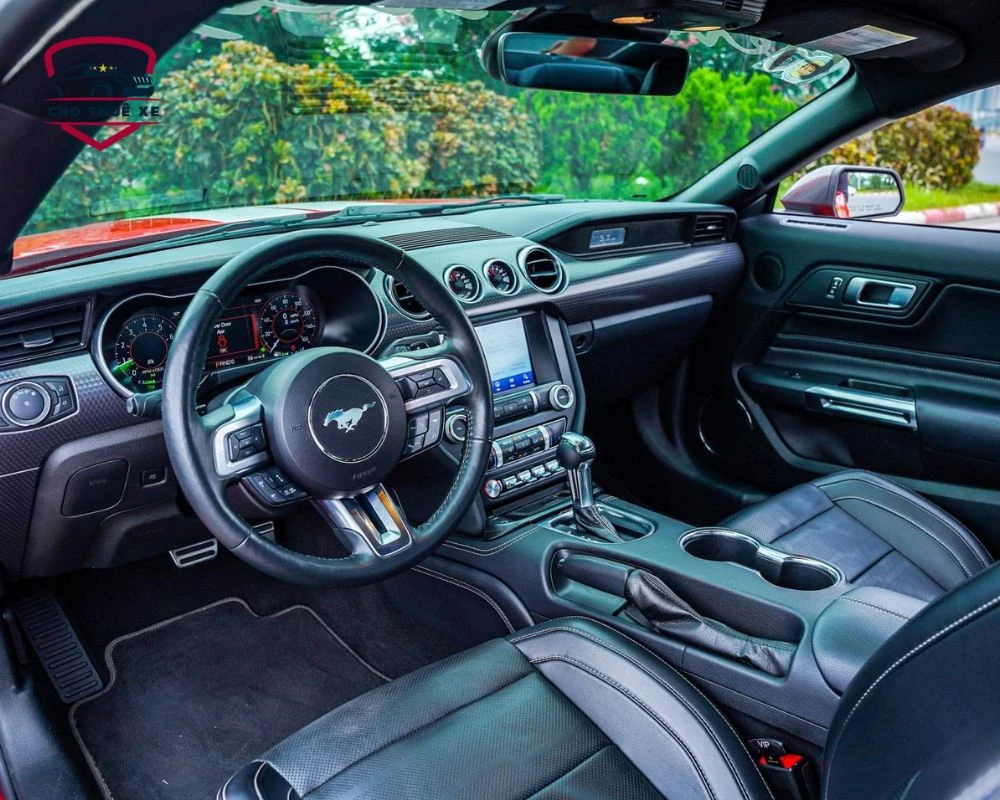 Khoang ghế rộng rãi của Ford Mustang