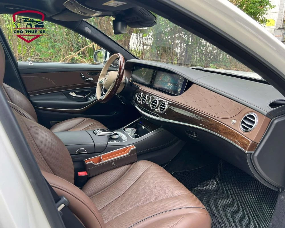 Mercedes Benz S500L được ốp gỗ cực kì sang trọng