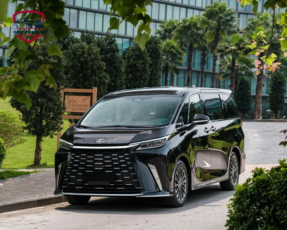 Xe Lexus LM 500h