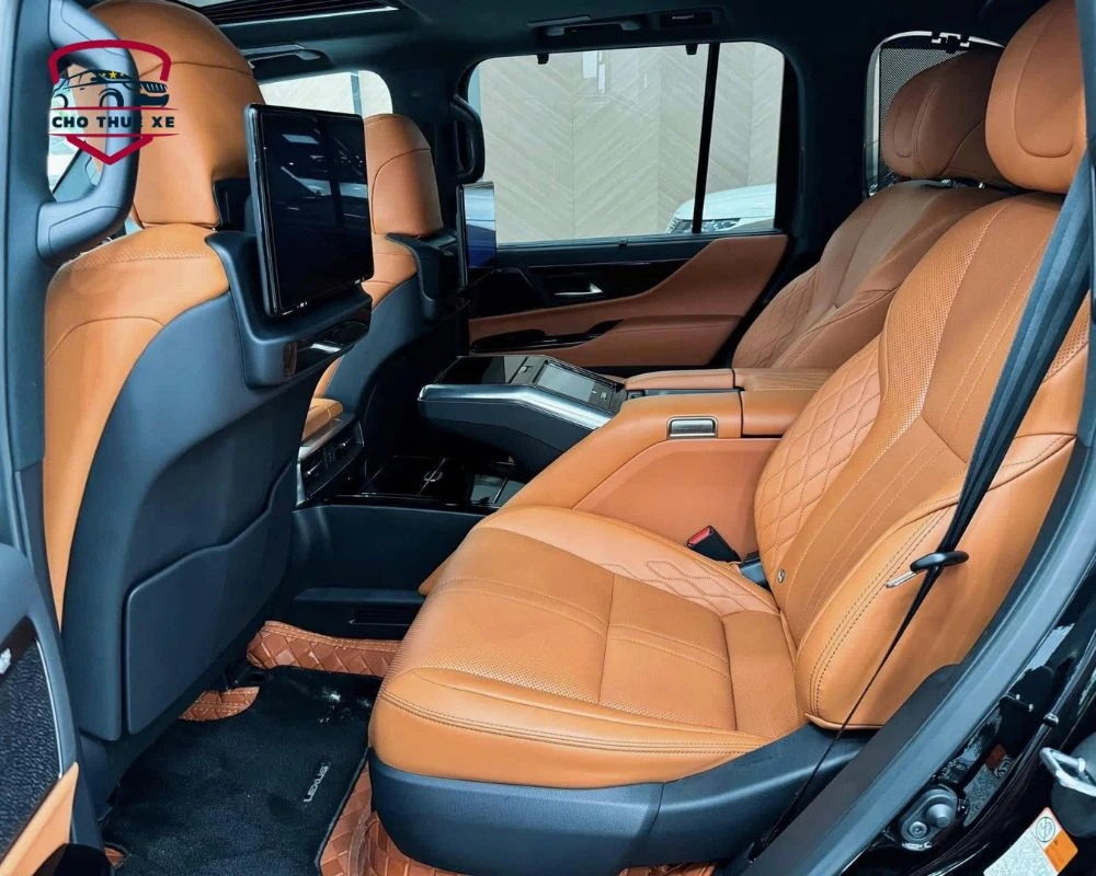 Hàng ghế sau của Lexus LX600 VIP