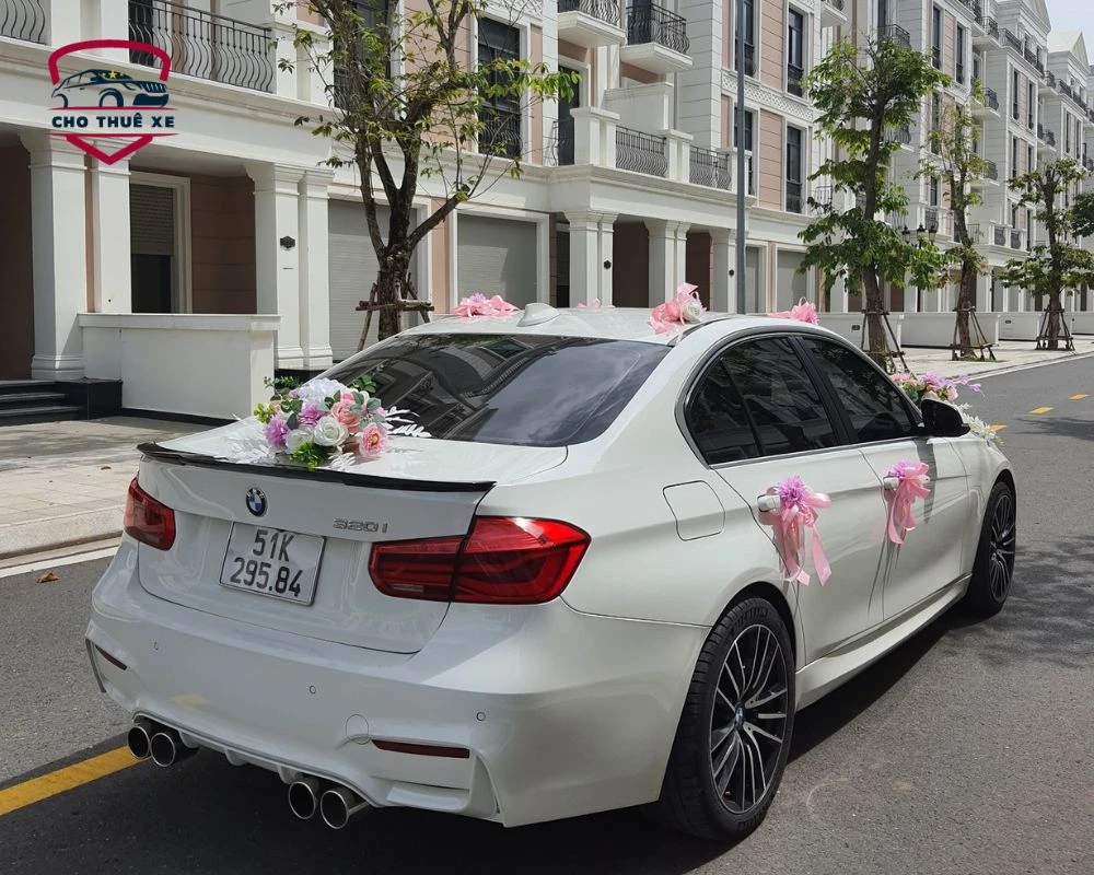 Cho thuê xe BMW 320i