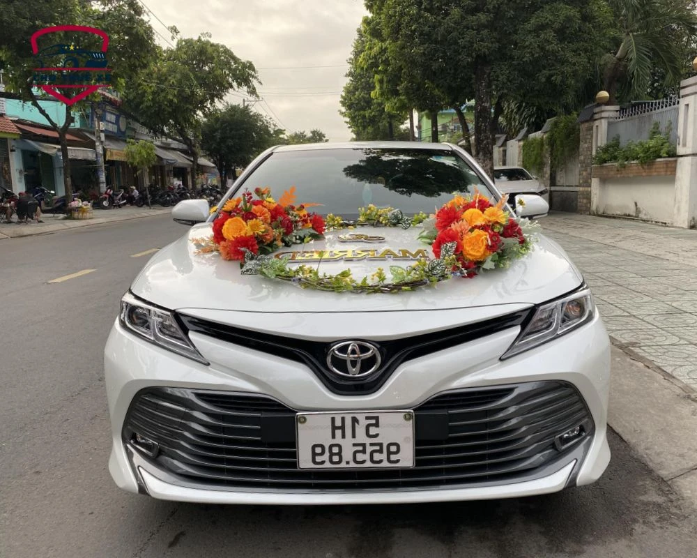 Cho thuê xe cưới Camry