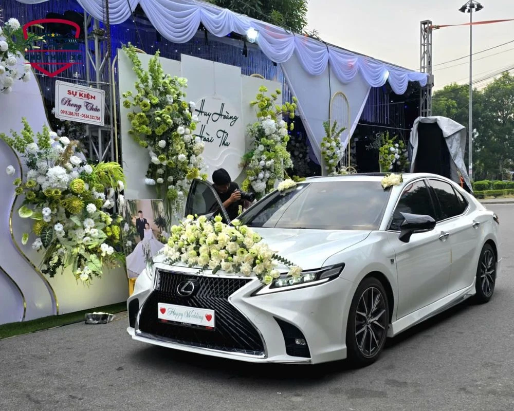 Cho thuê xe cưới Lexus IS250