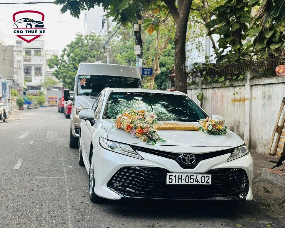 Cho thuê xe hoa cưới Camry