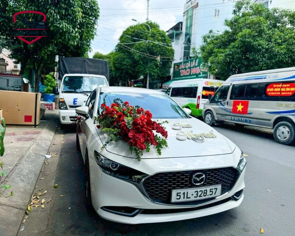 Cho thuê xe hoa Mazda 6