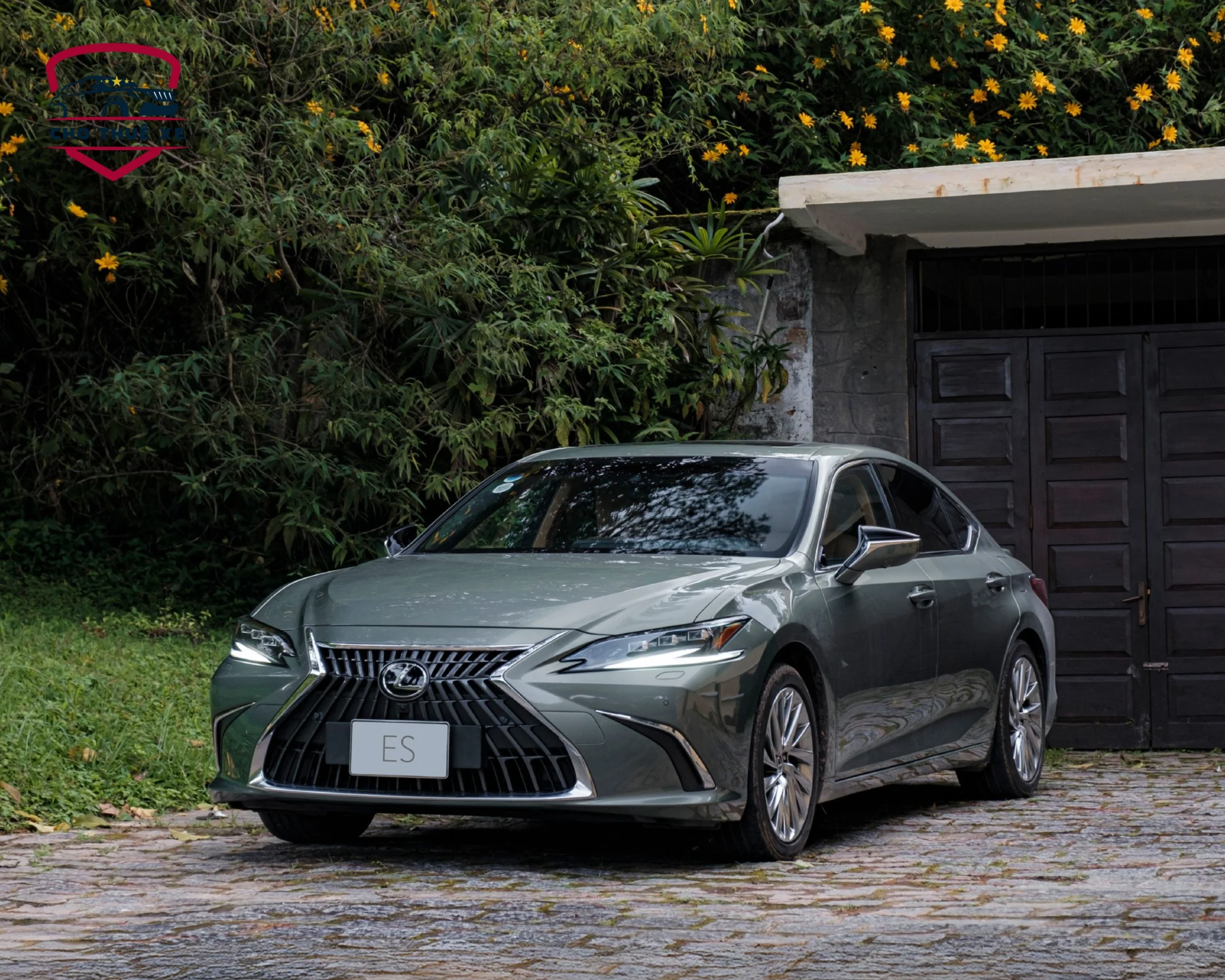 Lexus ES 300h đầy cuốn hút với vẻ đẹp sang trọng và tinh tế