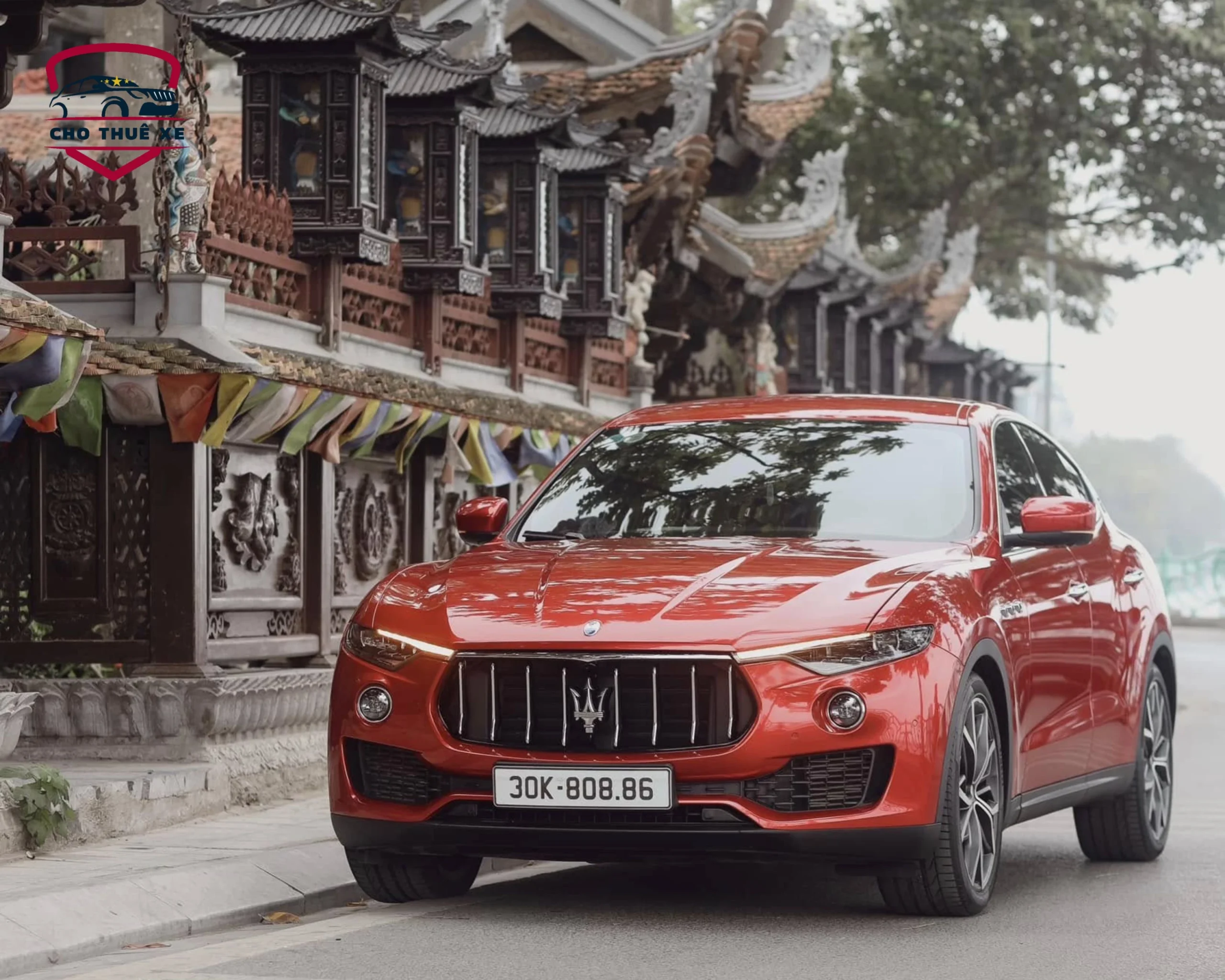Maserati màu cam được chạy trên đường tại Hà Nội