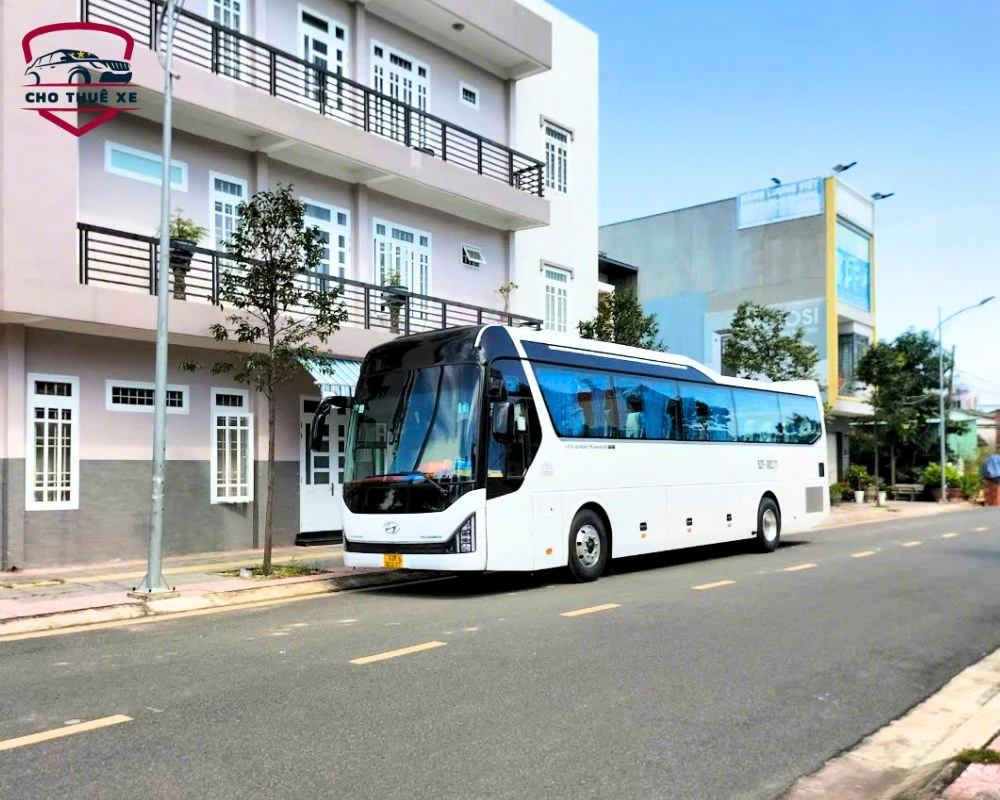 Xe 45 chỗ đưa đón khách