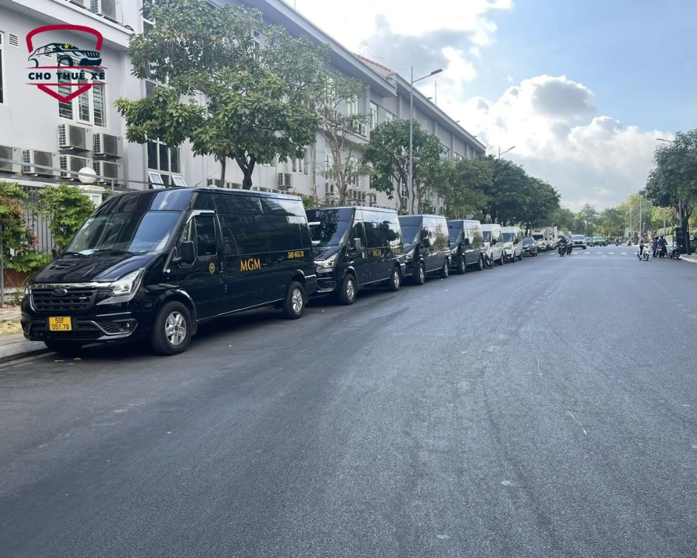 Dàn xe Ford Transit sang trọng