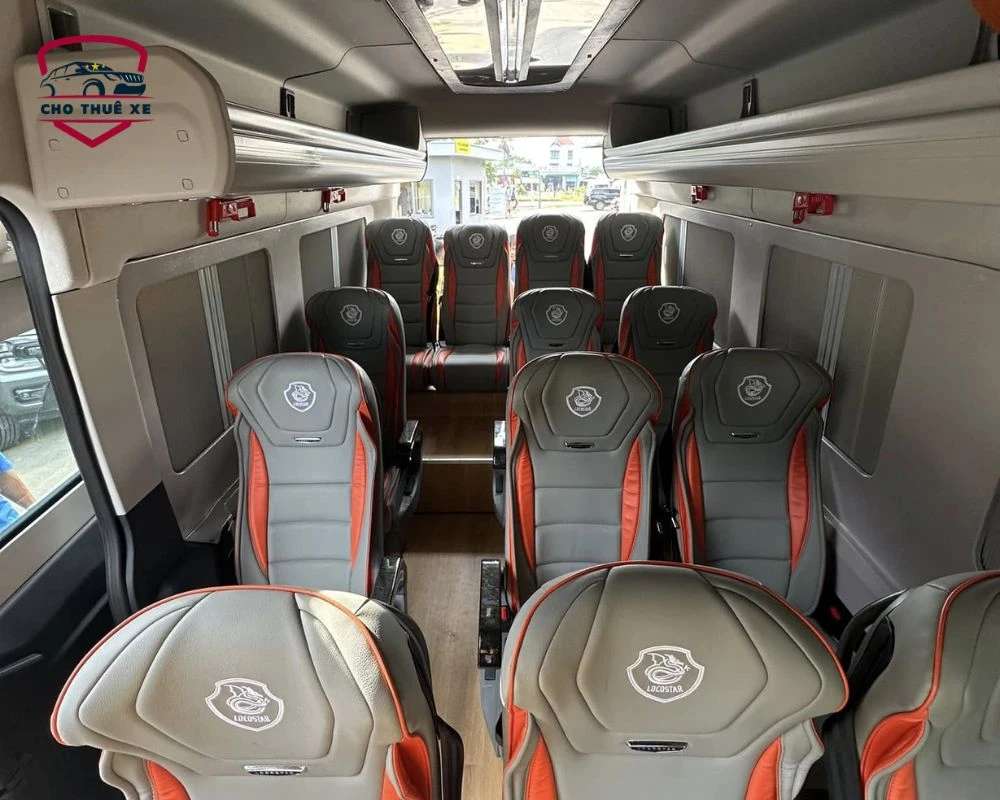 Nội thất bên trong xe Ford Transit