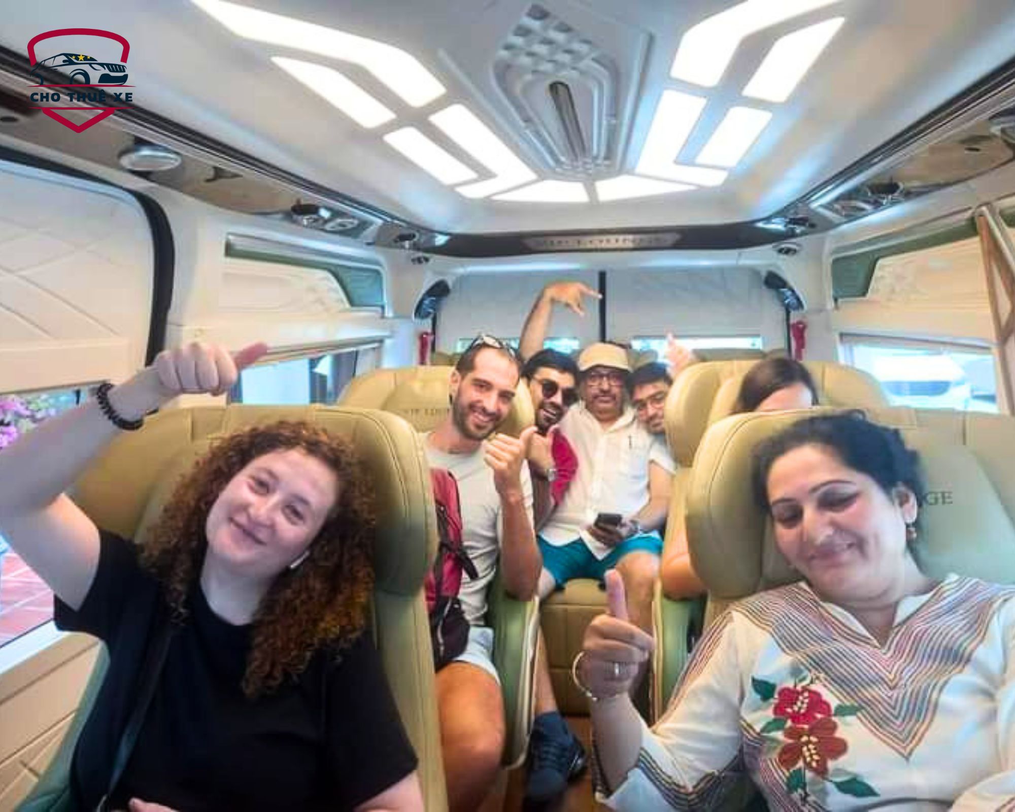 Xe limousine phục vụ đoàn khách của dối tác đi Mekong 4 ngày 3 đêm