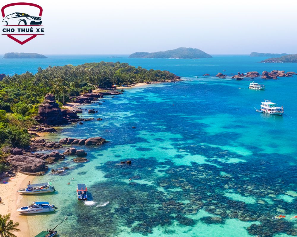 Thời điểm lý tưởng đi chơi ở Phú Quốc là vào mùa khô, biển lặng, nắng đẹp