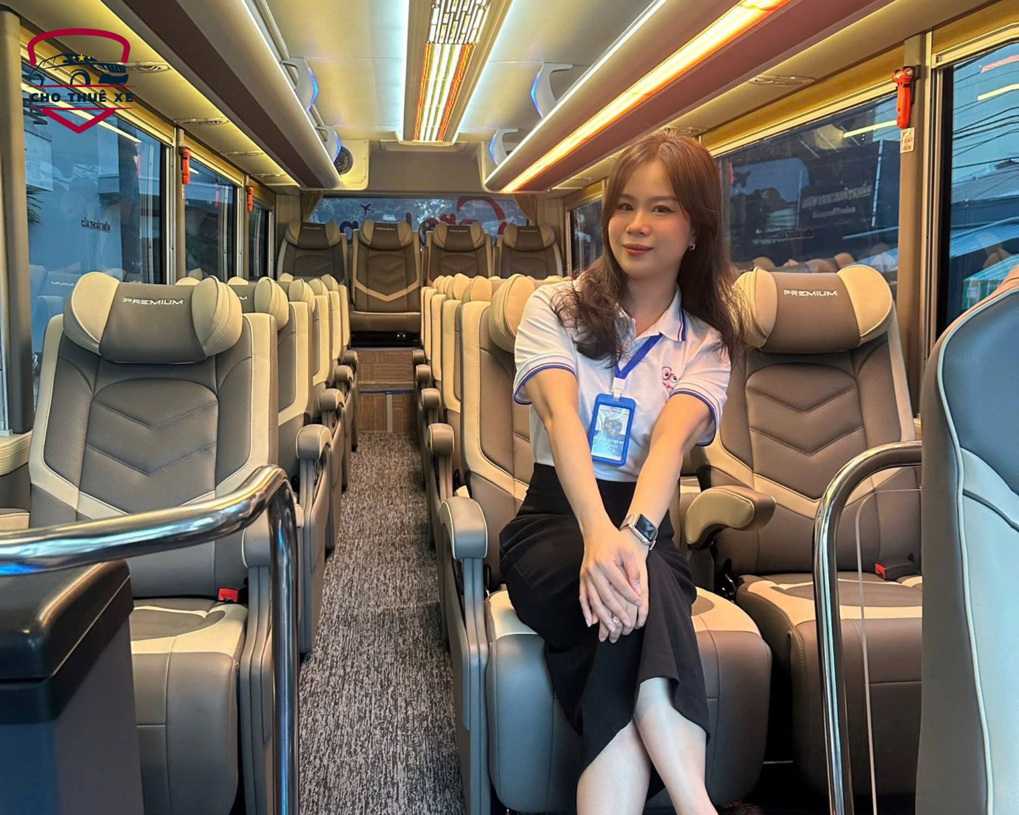 Ghế ngồi êm ái, không gian rộng rãi - chỉ có trên xe limousine 19 chỗ của chúng tôi