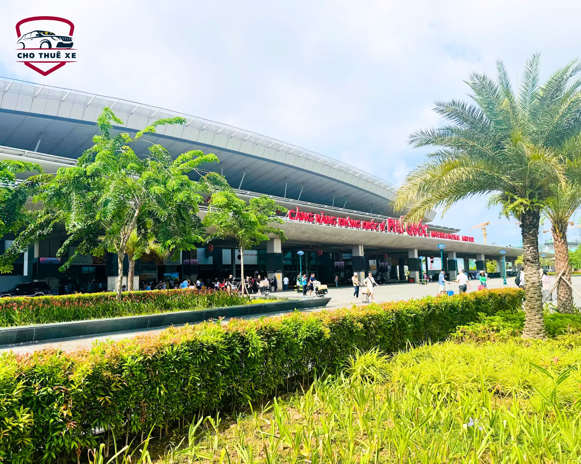 Sân bay quốc tế Phú Quốc tấp nập khách du lịch đến tham quan