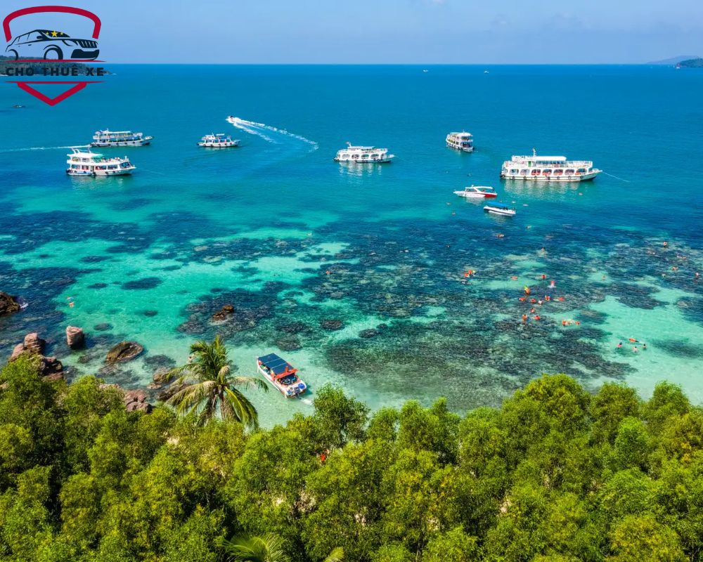 Đắm mình trong làn nước trong vắt tại Phú Quốc vào mùa khô sẽ khiến bạn thích thú đến mức không muốn về