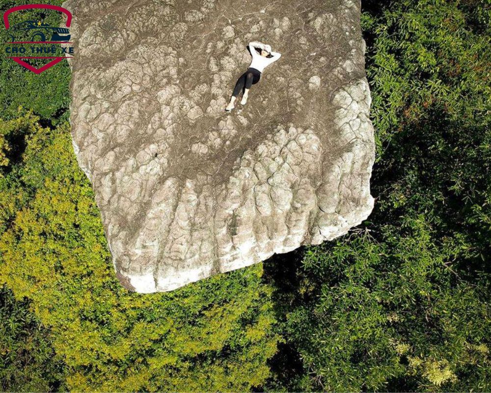 Đỉnh Tiên Sơn là một trong số những điểm trekking Phú Quốc có cảnh nhìn từ cao xuống khiến người ta say mê đắm đuối