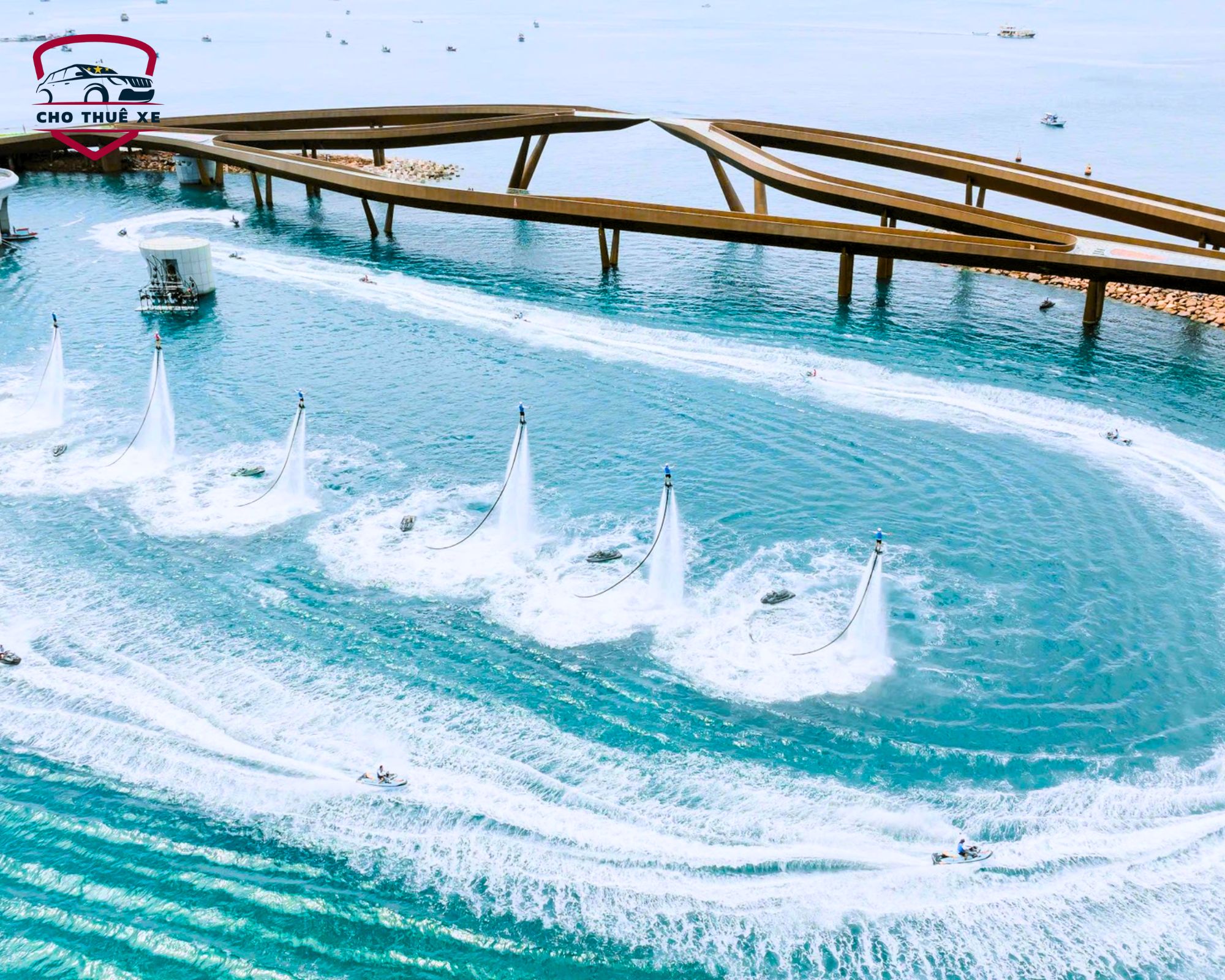 Các vận động viên Flyboards trình diễn kỹ thuật bay trên mặt nước trong show diễn Phú Quốc Awaken Sea