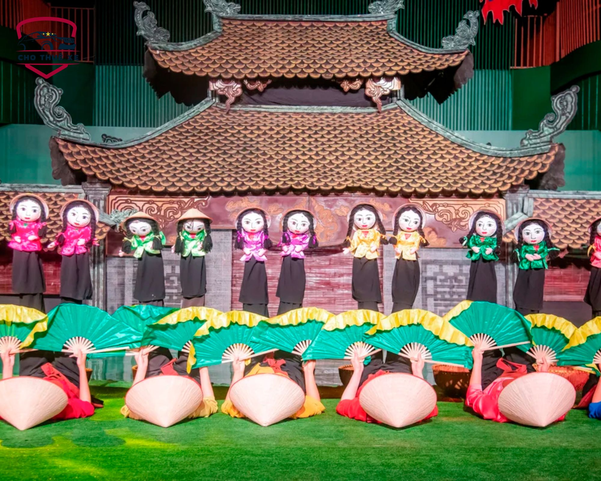 Cận cảnh sân khấu show diễn Phú Quốc -Rối Việt - Trẩy hội mùa xuân, nơi các con rối biểu diễn dưới hình ảnh ngôi nhà truyền thống