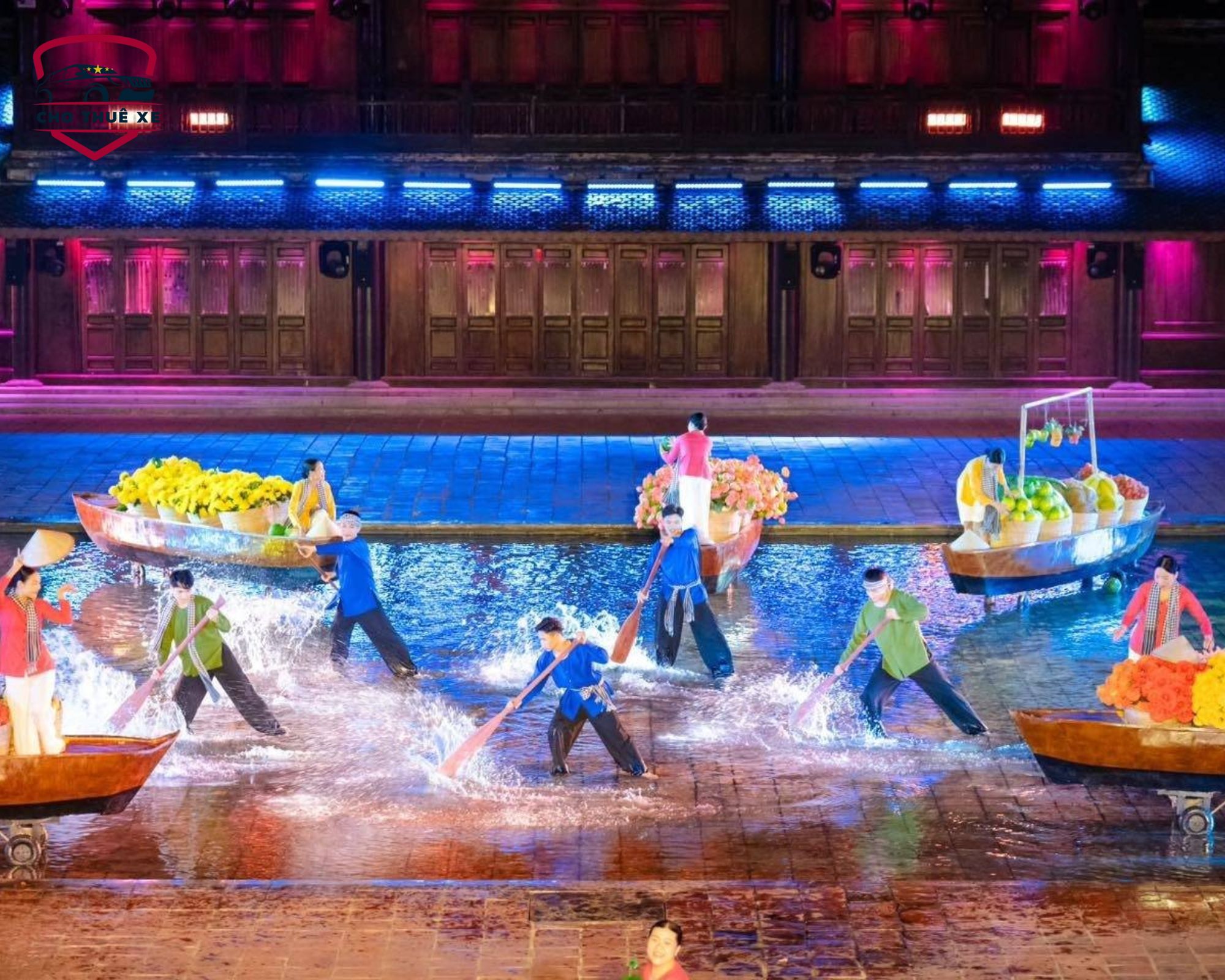 Cảnh chợ quê sông nước được tái hiện sống động trong show diễn Phú Quốc Tinh Hoa Việt Nam, mang đậm bản sắc văn hóa Việt Nam