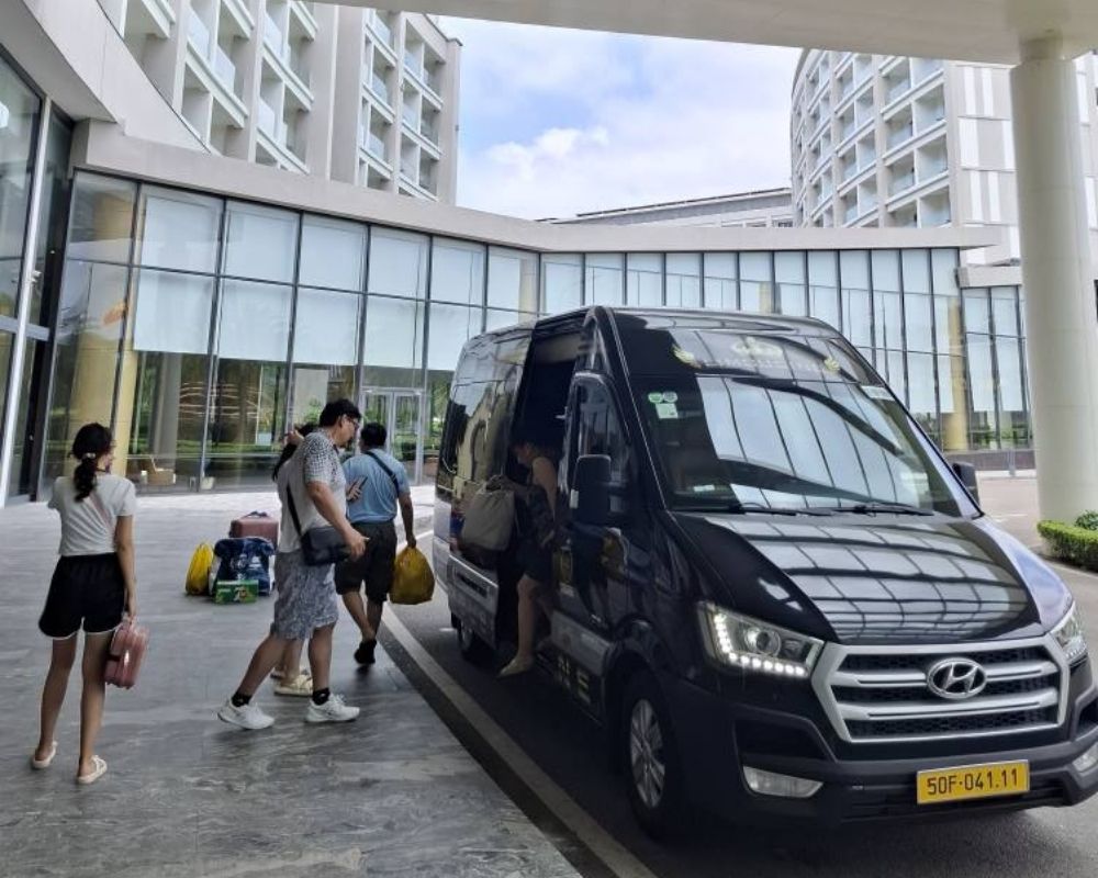 Ford Transit Dcar Limousine 9 chỗ