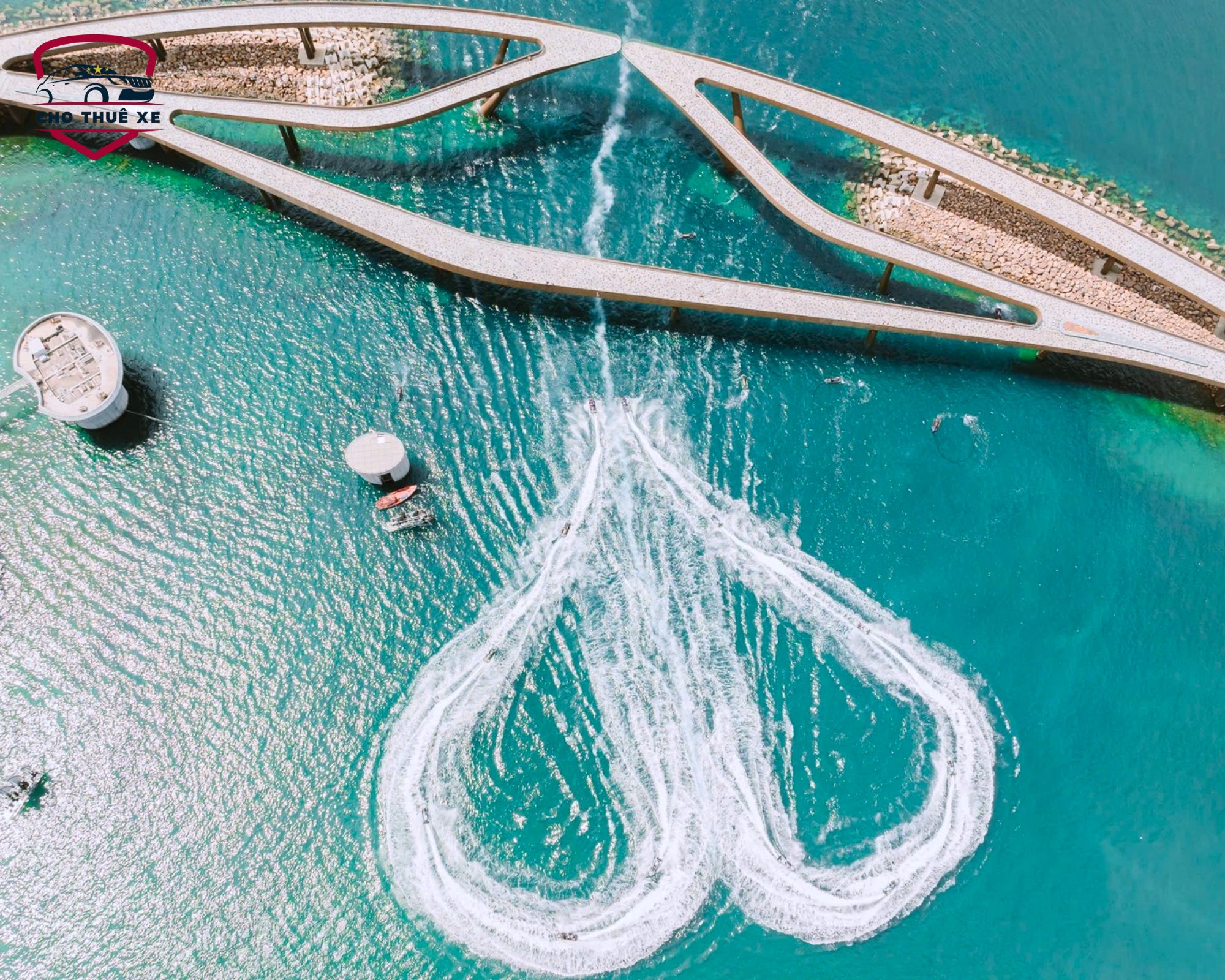 Màn trình diễn nghệ thuật trên mặt nước hình trái tim trong show diễn Phú Quốc Awaken Sea