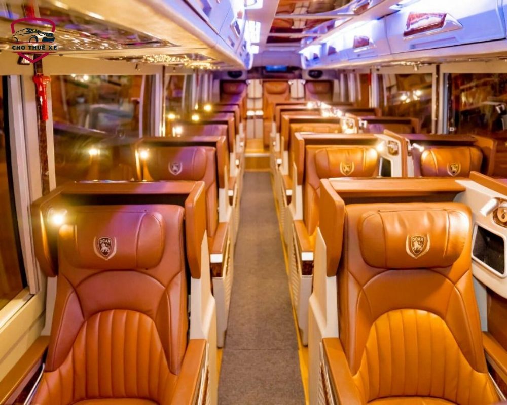 Nội thất Dcar Limousine sang trọng với ghế da rộng rãi, êm ái