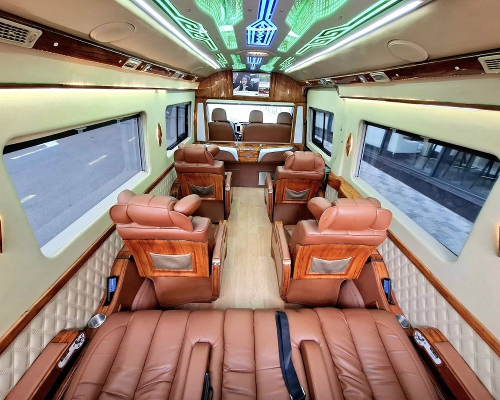 Toàn bộ không gian chụp của xe limousine từ phía sau