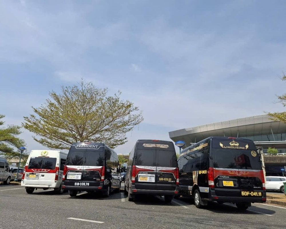 Xe limousine 9 chỗ