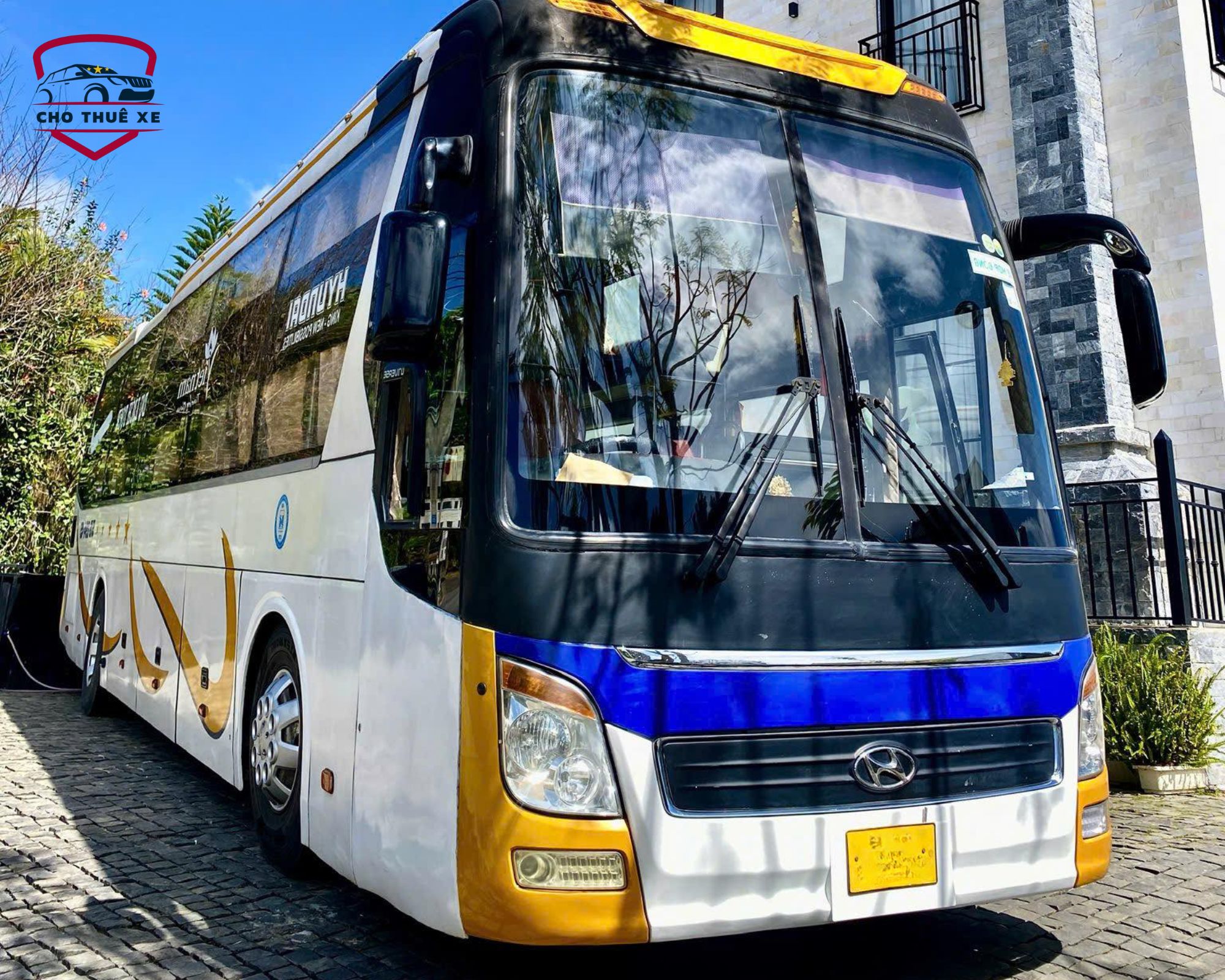 Dịch vụ thuê xe tết với dòng xe 29 chỗ tiện nghi, đảm bảo an toàn trên mọi hành trình