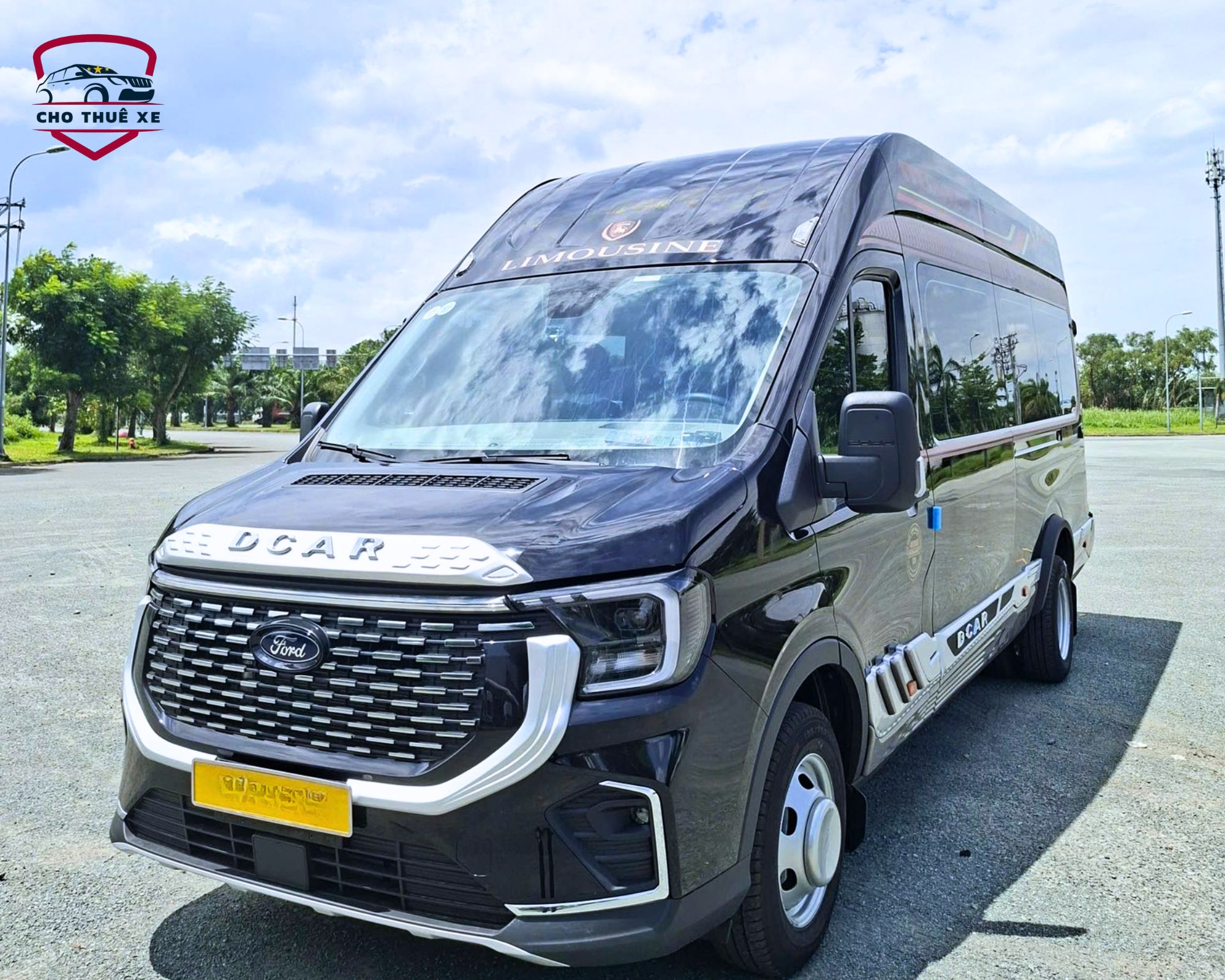 Hình ảnh tổng thể của chiếc xe Dcar Limousine X Plus hiện đại cho thuê xe limousine Đà Nẵng