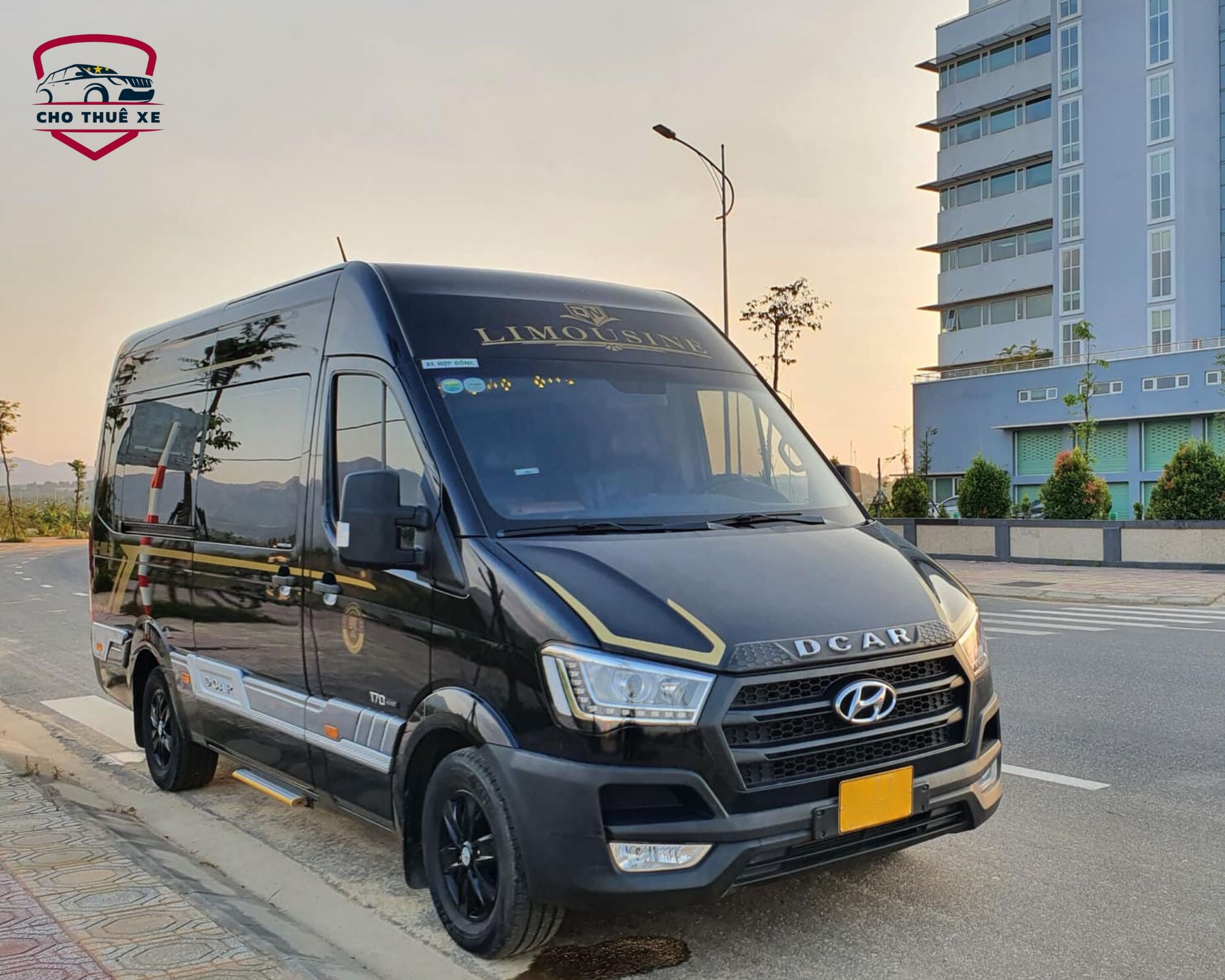 Xe Dcar Business Class có thiết kế đẳng cấp phục vụ cho thuê xe Limousine Đà Nẵng