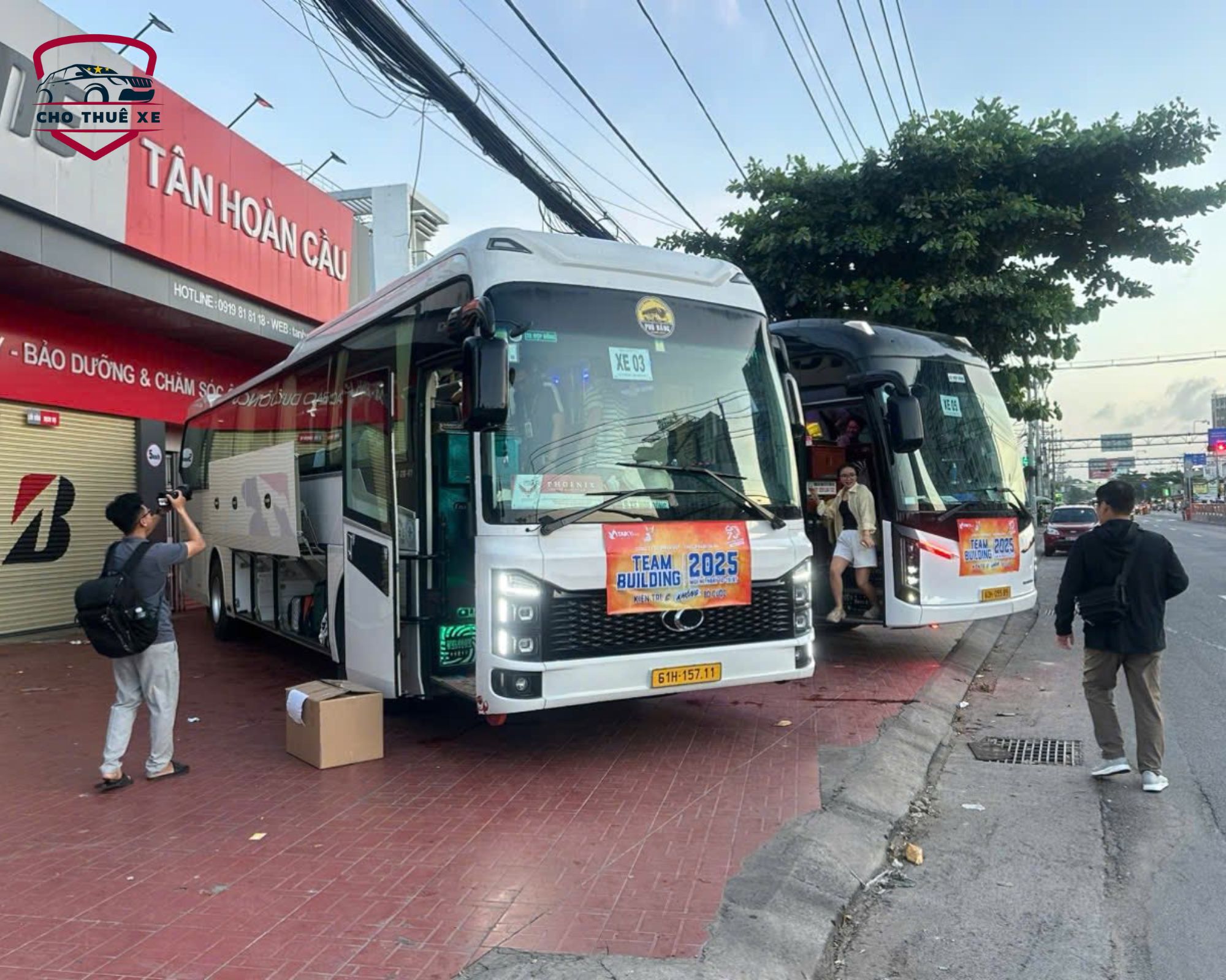 Xe khách 33 chỗ đời mới, lý tưởng để thuê xe đưa rước công nhân tết về quê an toàn