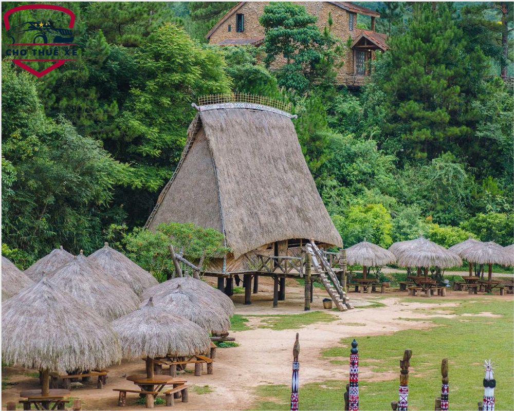 Đà Lạt mùa hè có thể tham quan Làng Cù Lần
