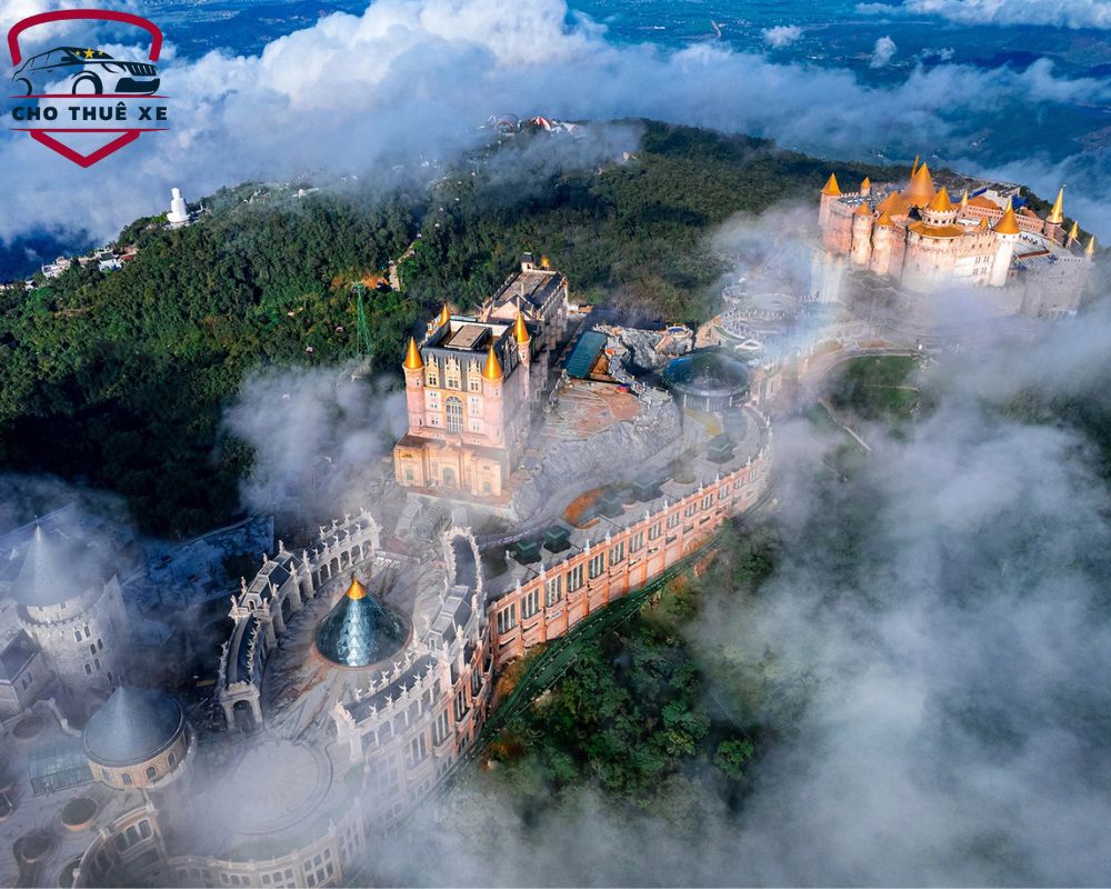 Bà Nà Hills tráng lệ ẩn mình dưới những đám mây
