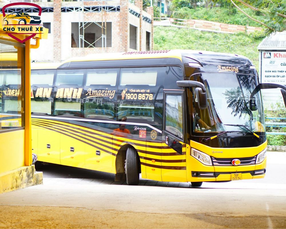 Nhà xe An Anh Limousine nổi bật với sắc vàng sang trọng