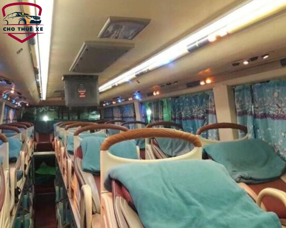 Nội thất đơn giản của nhà xe Cảnh Hoa