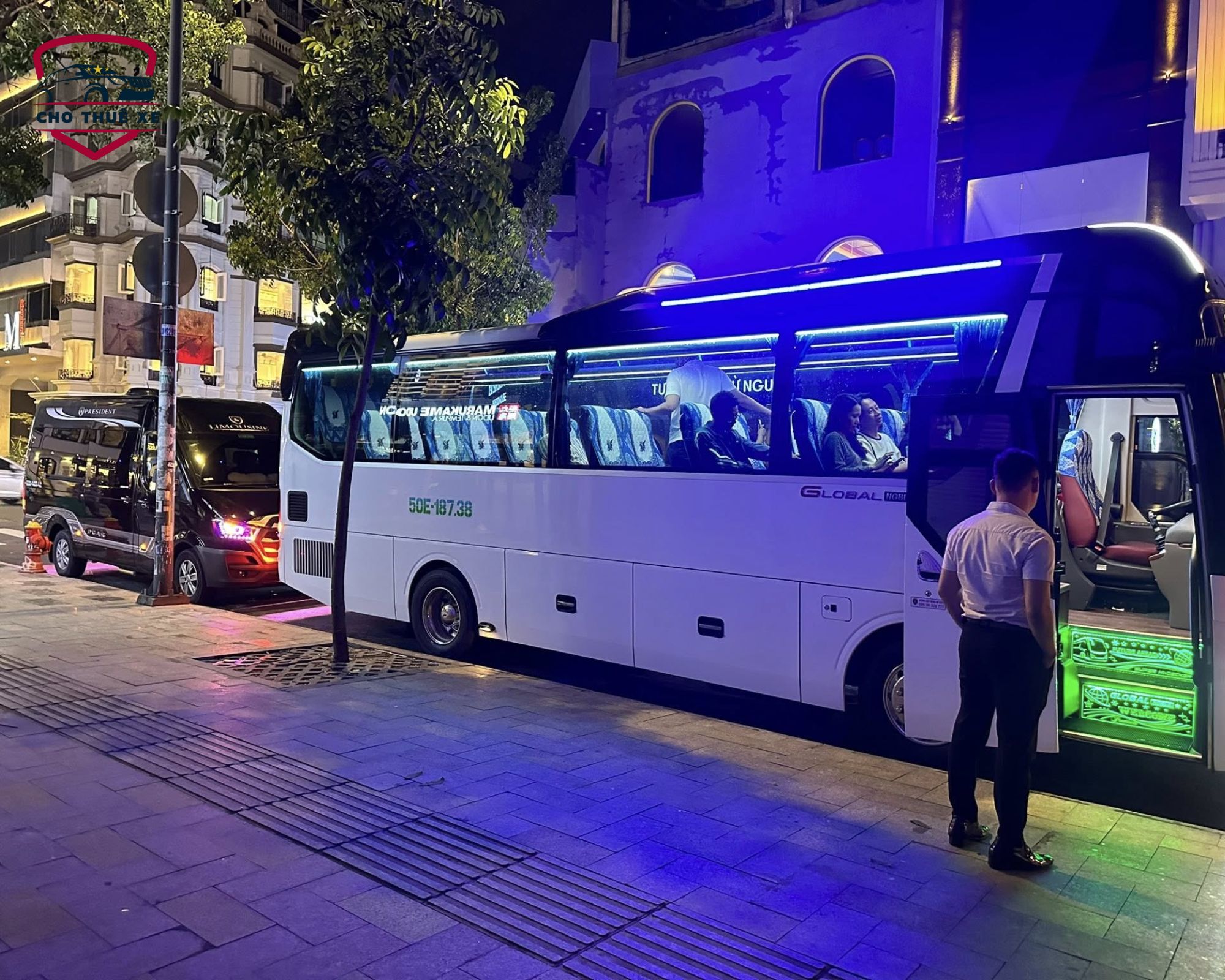 Đội xe limousine đời mới đa dạng lựa chọn khi thuê xe đi Cần Thơ