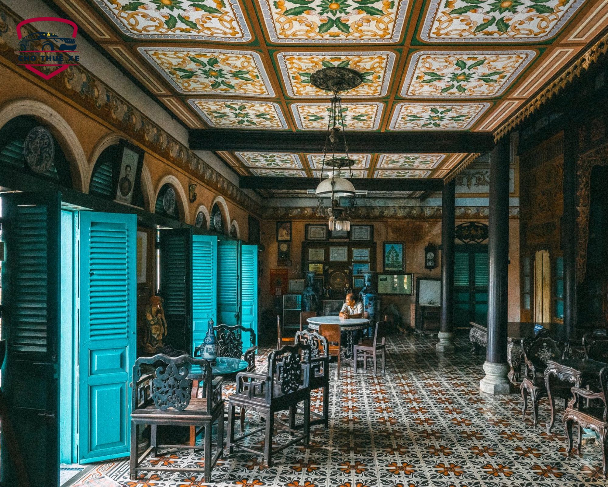 Hình ảnh bên trong Nhà cổ Bình Thủy hơn 100 tuổi, nơi từng là bối cảnh của nhiều bộ phim nổi tiếng, đại diện cho nét đẹp kiến trúc Tây Đô