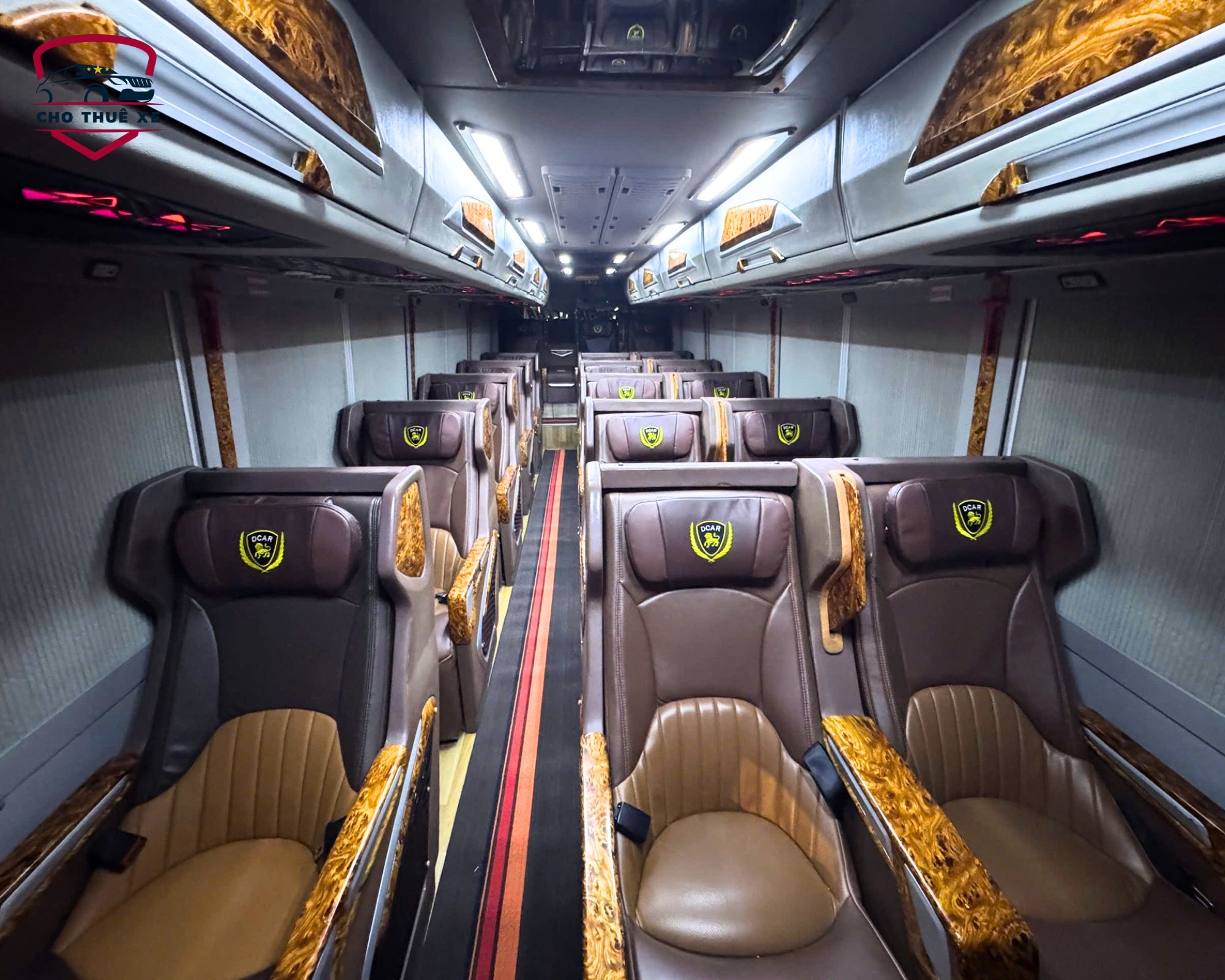 Không gian rộng rãi, sang trọng xe limousine 19 chỗ