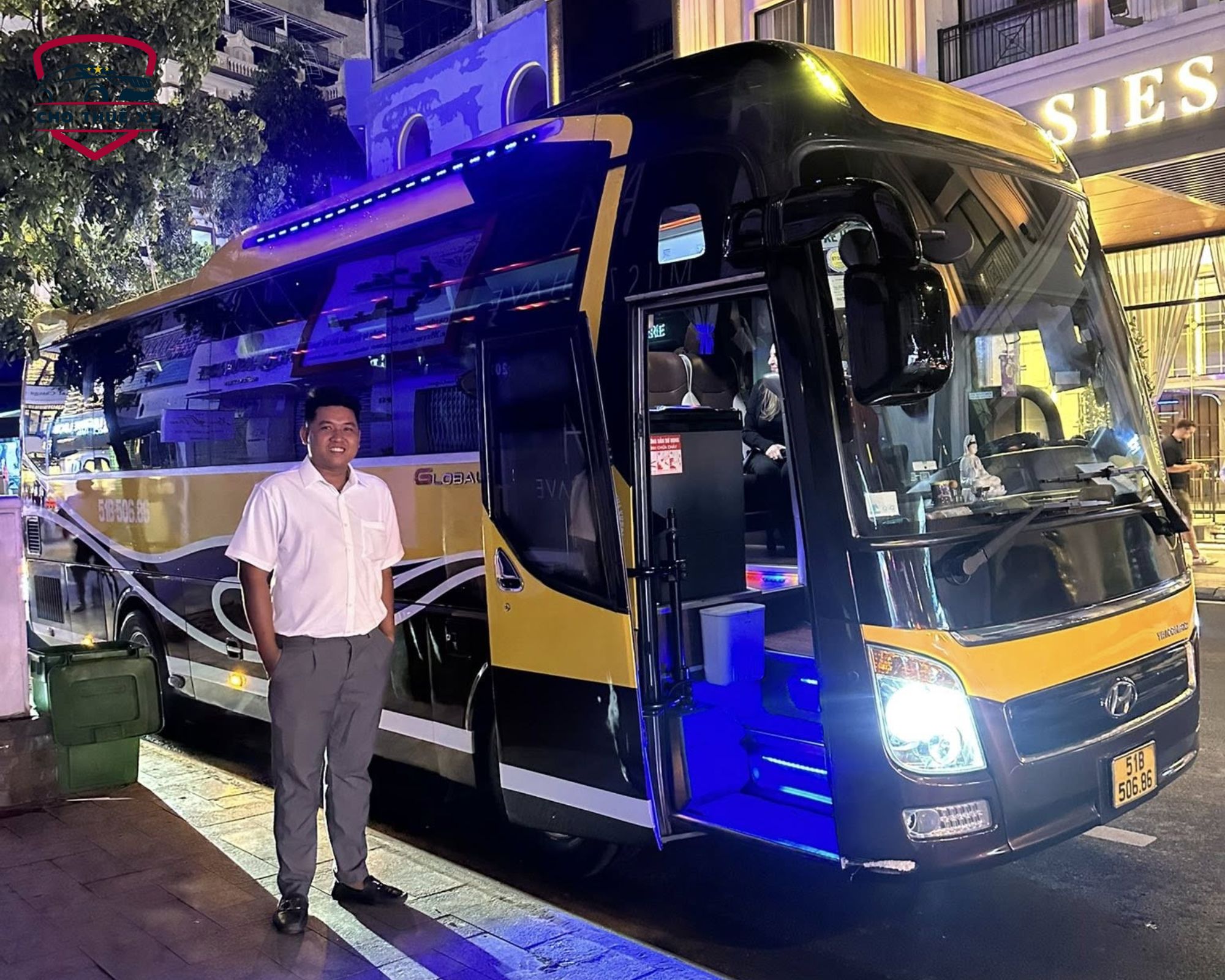 Nhân viên lái xe chuyên nghiệp đảm bảo an toàn khi thuê xe limousine đi Cần Thơ