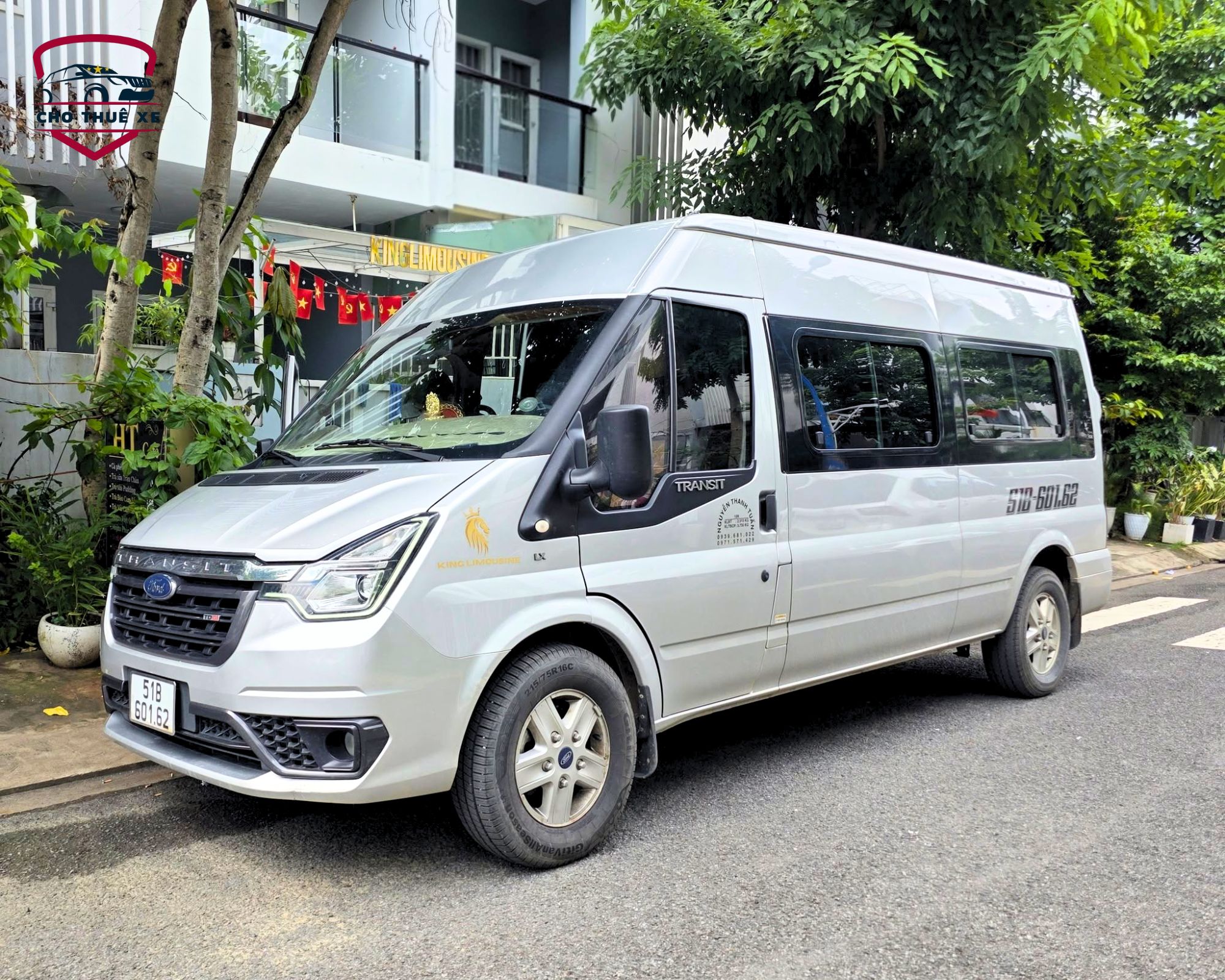 Thuê xe 16 chỗ đi Đồng Nai cho đoàn khách vừa và lớn. Xe rộng rãi, tiện nghi, di chuyển an toàn và thoải mái