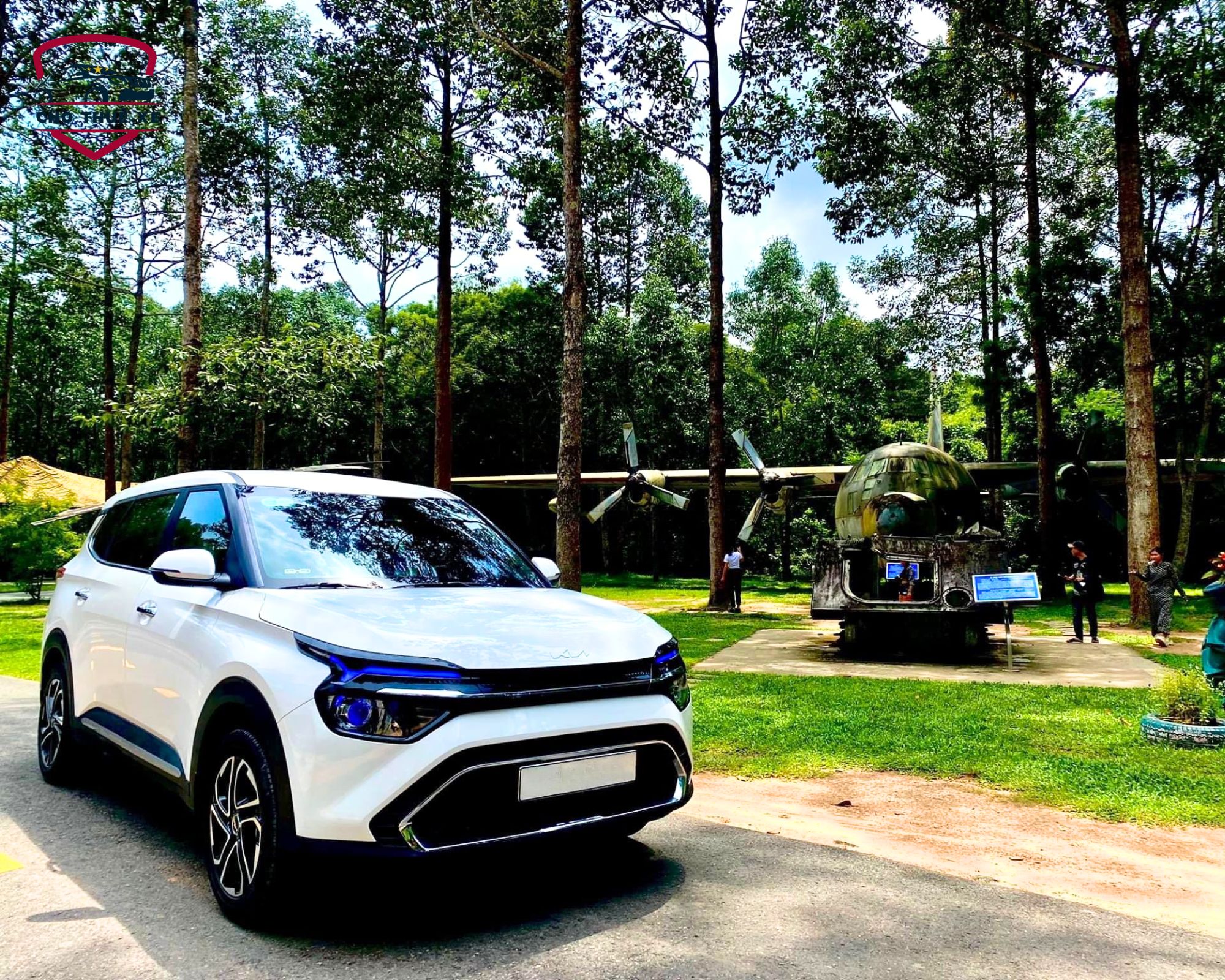 Xe 7 chỗ trắng cho dịch vụ Thuê xe Biên Hòa đi Tây Ninh, có không gian rộng rãi